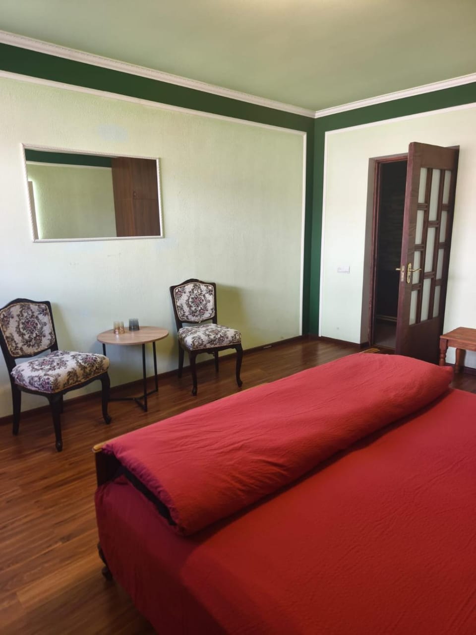 Bed, Seating area, Bedroom