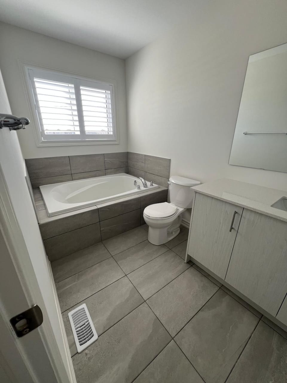 The Serene Stay, Lindsay House in Kawartha Lakes