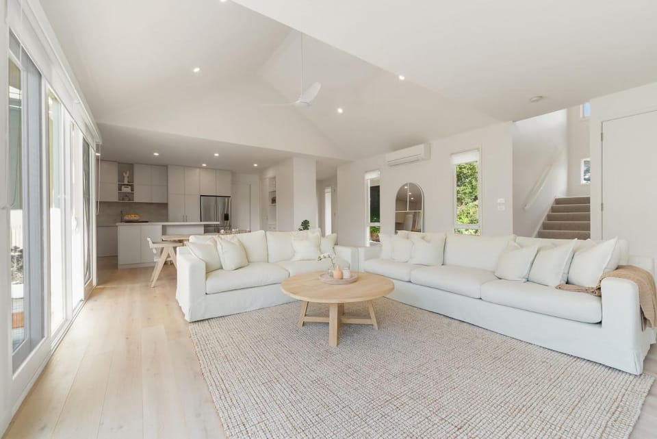 Tideways Elegant Sorrento Retreat House in Melbourne Road
