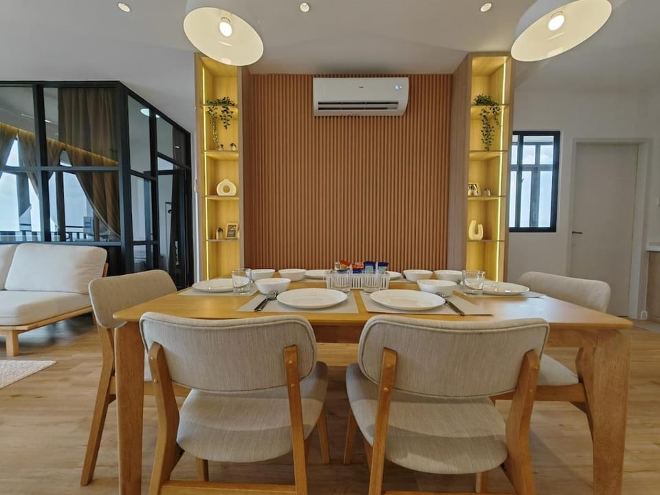 Living room, Dining area
