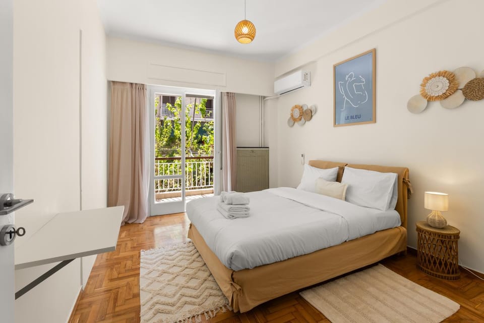 Bed, Photo of the whole room, Bedroom, towels, air conditioner