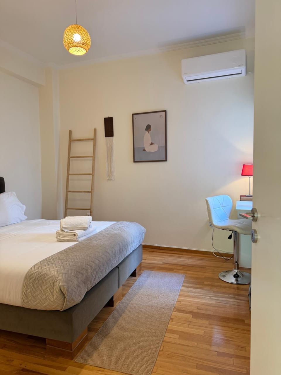 Bed, Photo of the whole room, Bedroom, Area and facilities, towels, air conditioner