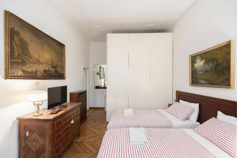 Large comfort suite 6 persons close downtown Apartment in Milan