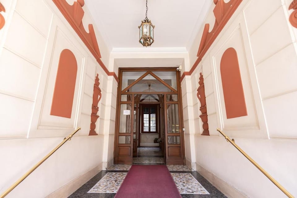 Large comfort suite 6 persons close downtown Apartment in Milan