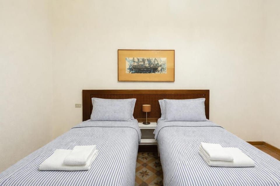 Large comfort suite 6 persons close downtown Apartment in Milan