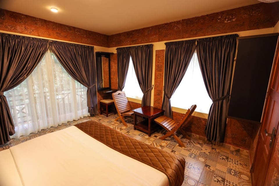 Bed, Living room, Photo of the whole room, Seating area, Bedroom