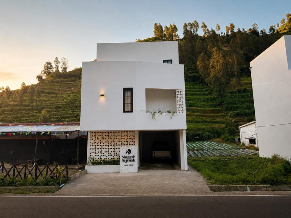 Property building, Day