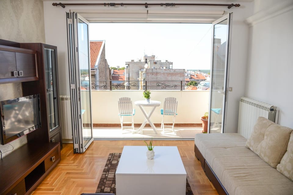Balcony/Terrace, Living room, City view, River view, Street view