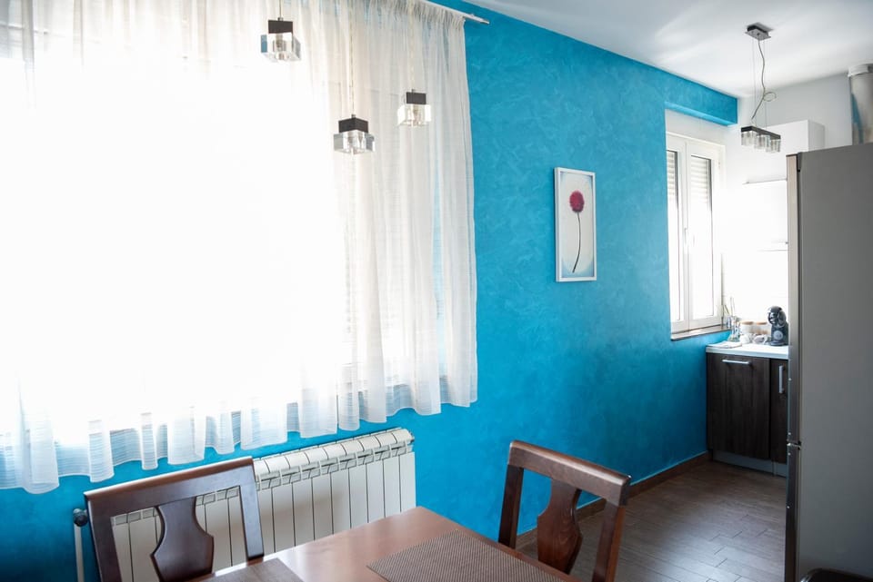 Dining area, kitchen