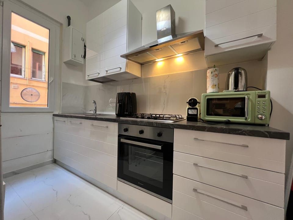 Coffee/tea facilities, Kitchen or kitchenette