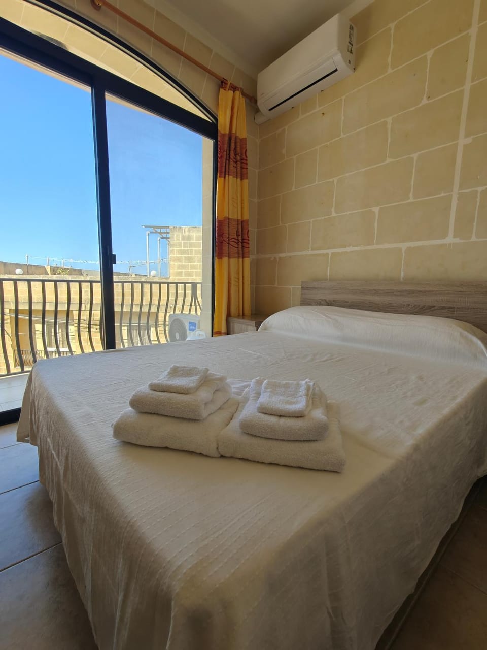Bed, View (from property/room), Balcony/Terrace, Photo of the whole room, Bedroom, air conditioner