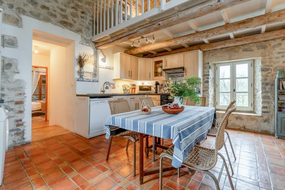 Property building, Kitchen or kitchenette, Living room