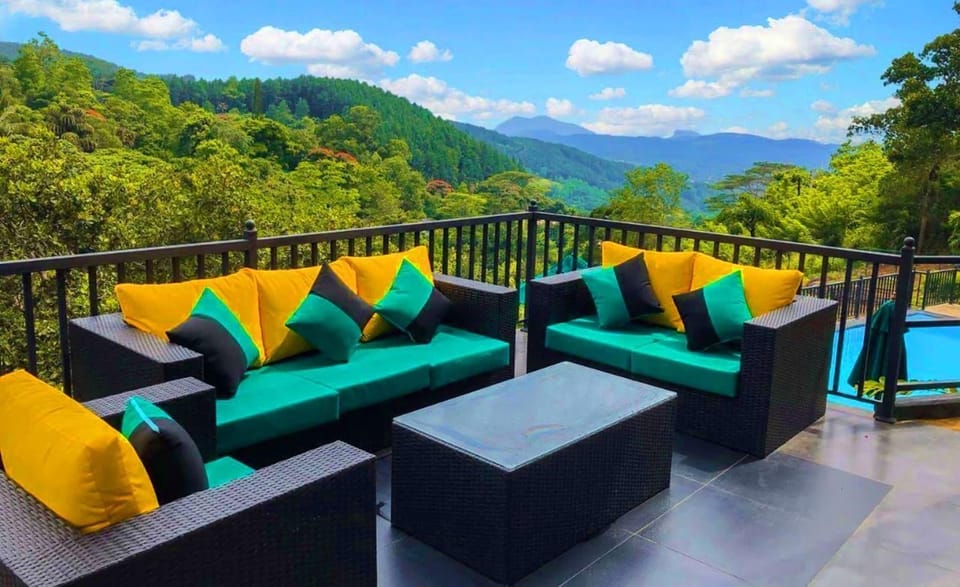 Day, Balcony/Terrace, Seating area, Mountain view, Pool view