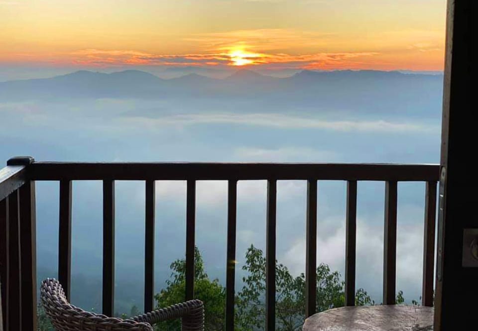 View (from property/room), Balcony/Terrace, Mountain view, Sunrise