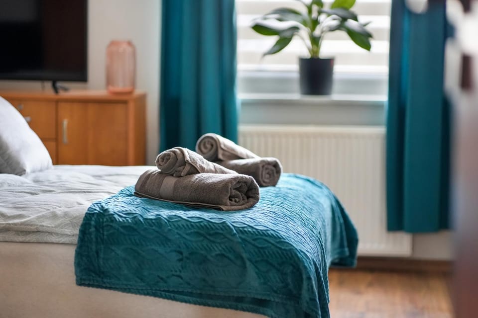 Bed, Photo of the whole room, Bedroom, towels