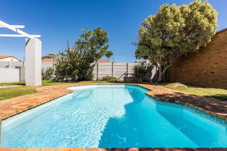Swimming pool, Swimming pool