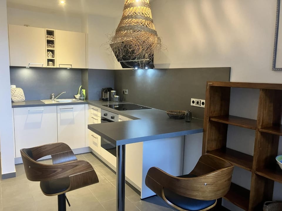 Dining area, kitchen