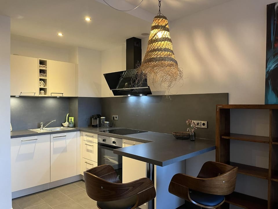 Dining area, kitchen