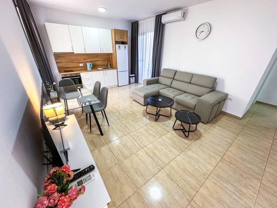 TV and multimedia, Kitchen or kitchenette, Living room, Dining area