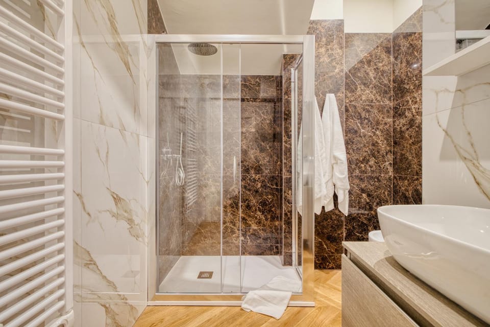 Shower, Toilet, Bathroom, towels