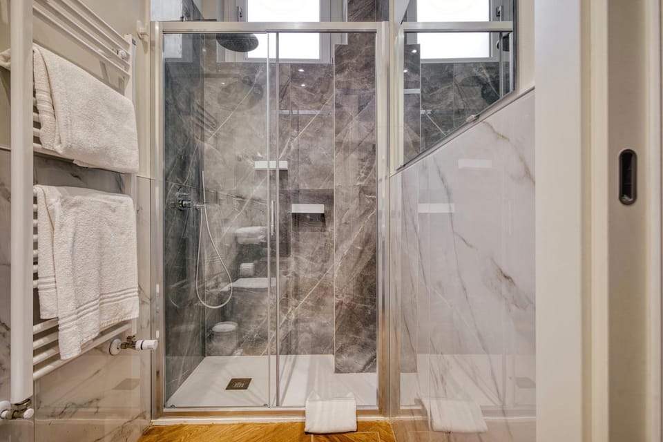 Shower, Bathroom, towels