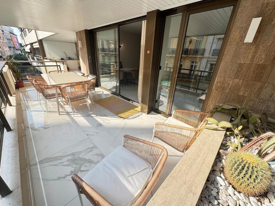 Stunning 3 bedrooms with terrace in Gray d'Albion Apartment in Cannes