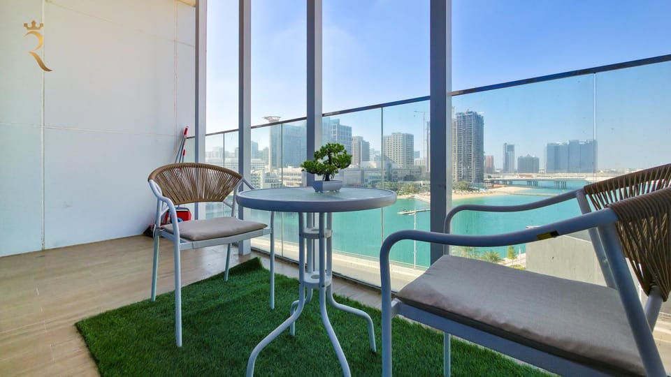 Property building, Balcony/Terrace, Balcony/Terrace