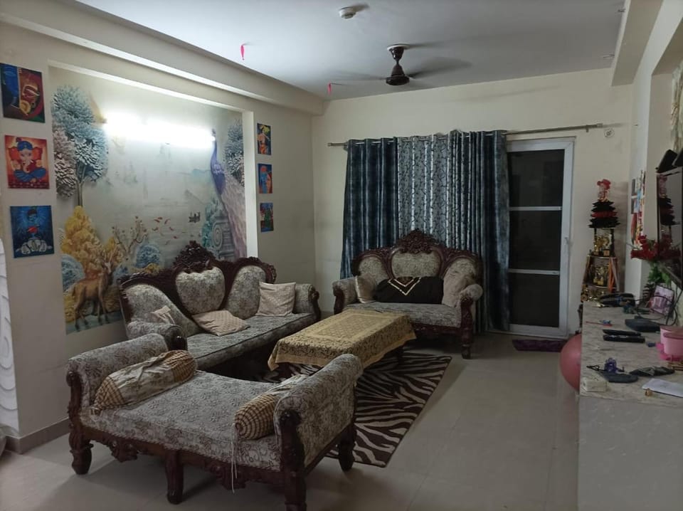 Yash Home Stay in Gurgaon for Girls Ladies Apartment in Gurugram
