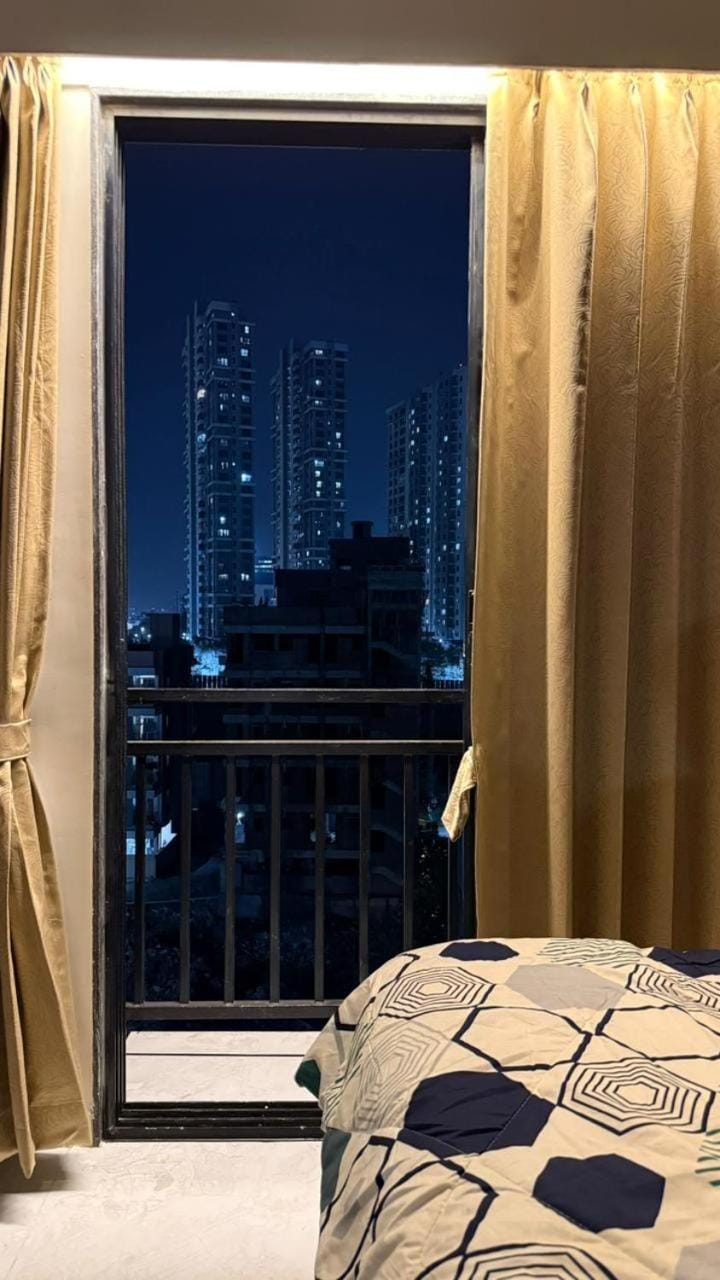Bed, Night, View (from property/room), Bedroom, City view