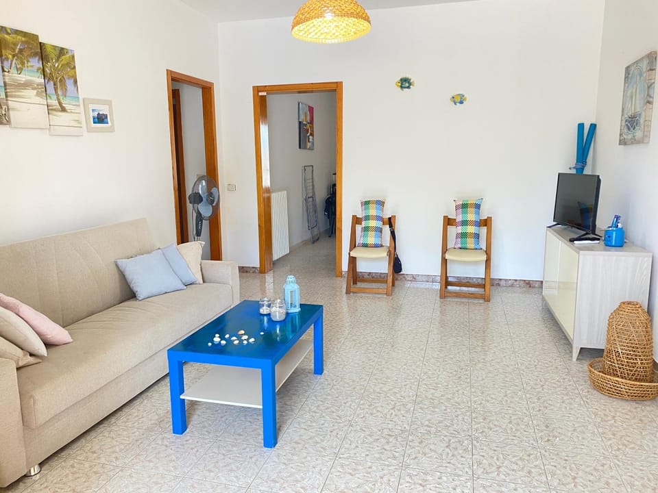 Communal lounge/ TV room, TV and multimedia, Seating area