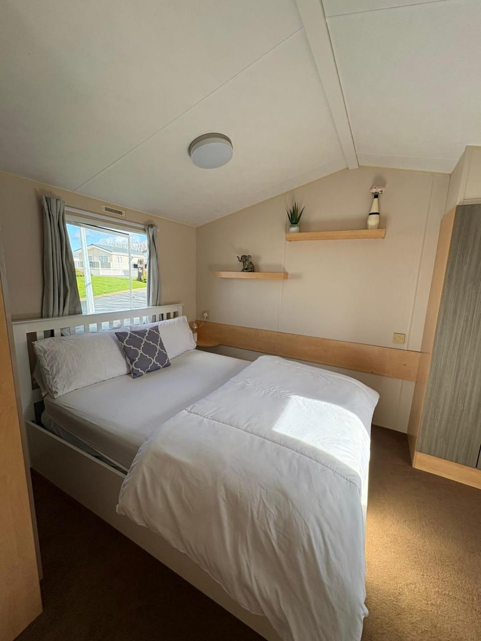 Static home sleeps 6 Campground/ 
RV Resort in Dawlish