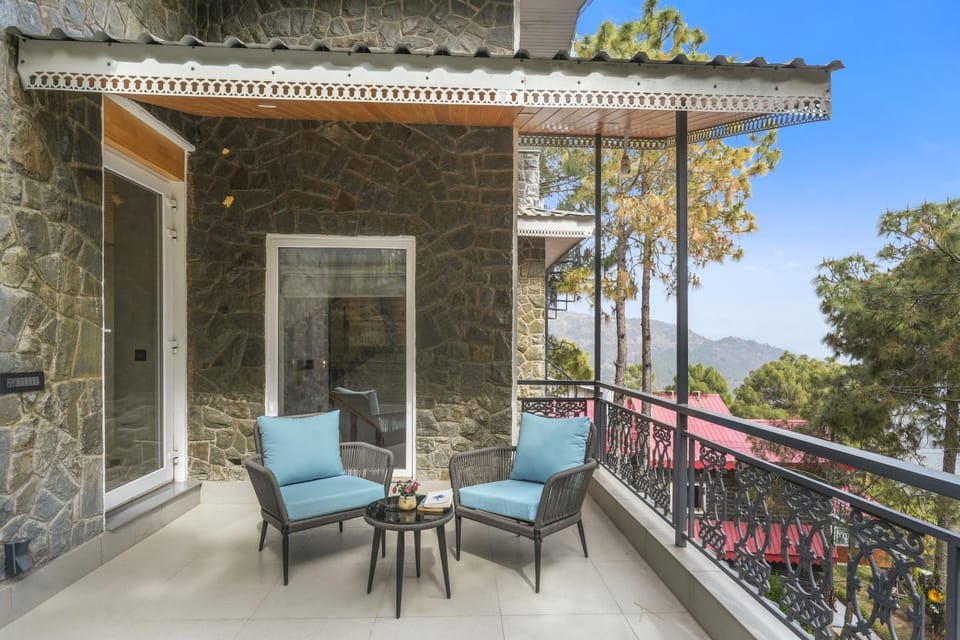 ELIVAAS Signature Kavya Villa Forest View 4BHK Villa, Kasauli Villa in Himachal Pradesh