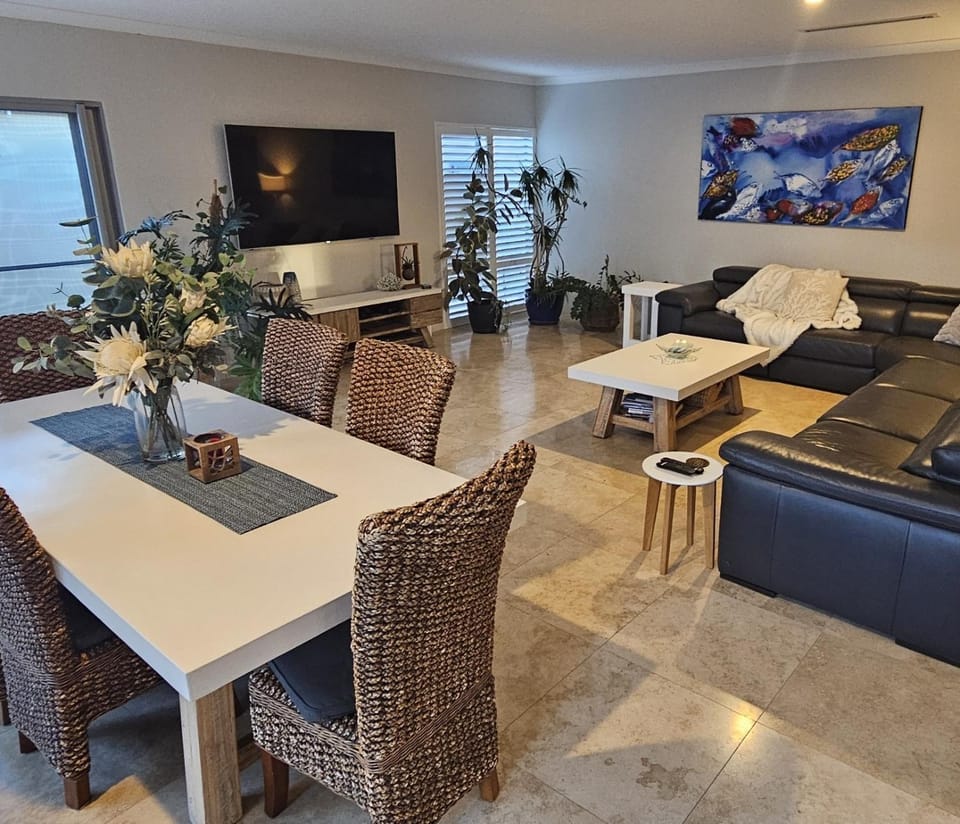 Hillarys Holiday Haven Coastal Retreat House in Perth