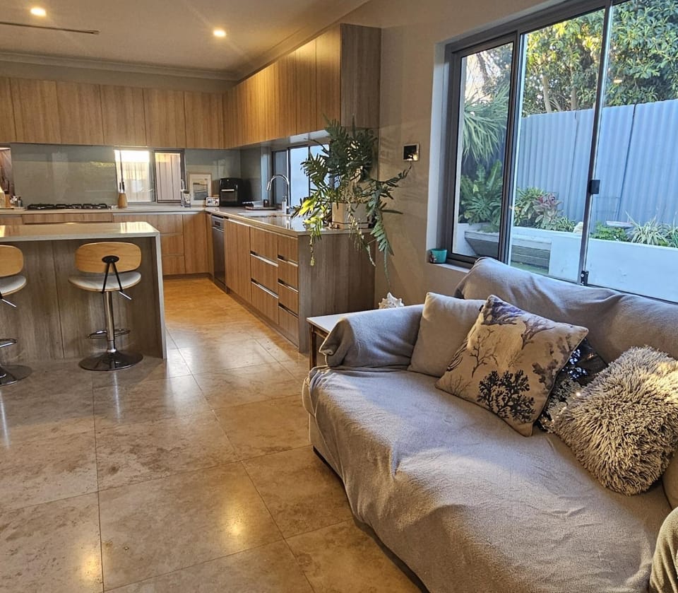 Hillarys Holiday Haven Coastal Retreat House in Perth