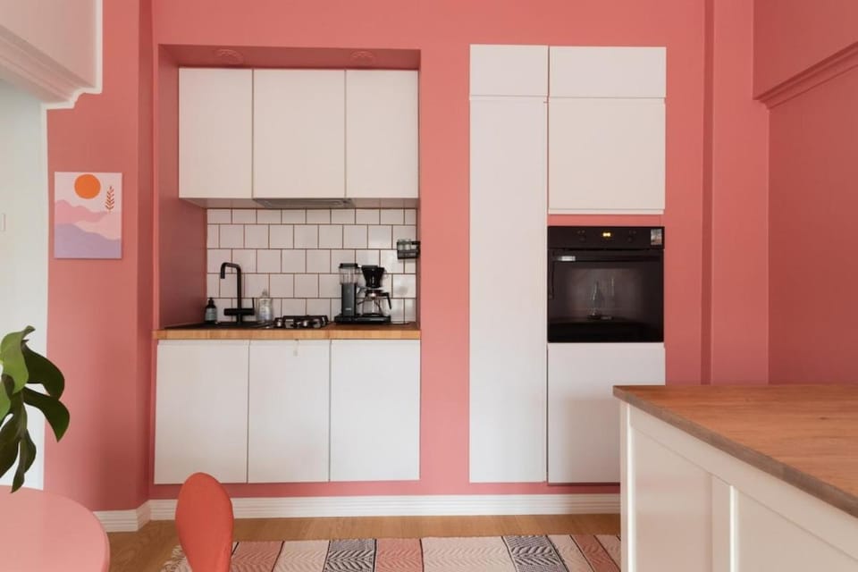 Kitchen or kitchenette, pet friendly, stove