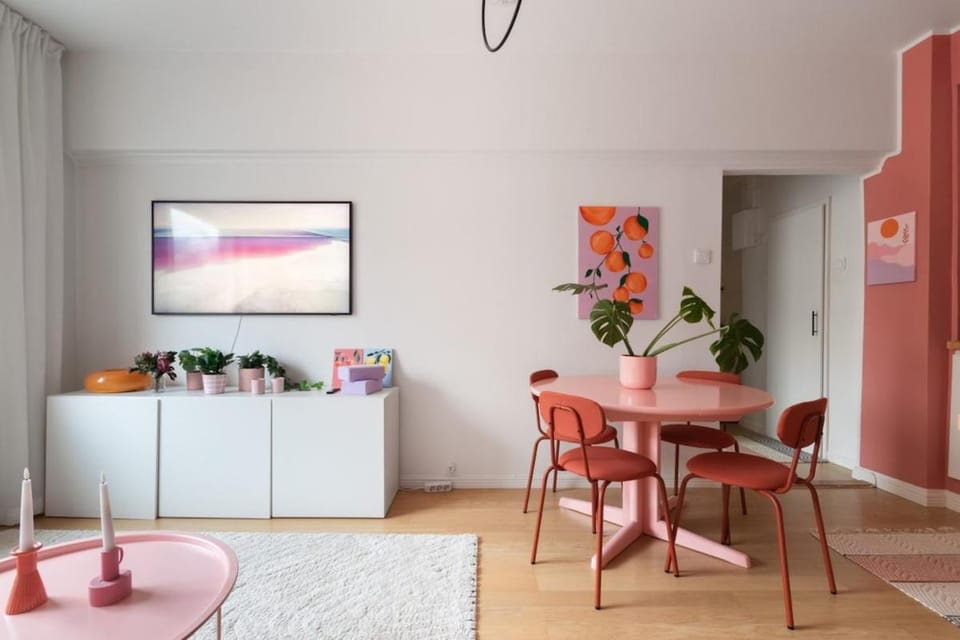 TV and multimedia, Kitchen or kitchenette, Living room, Seating area, Dining area