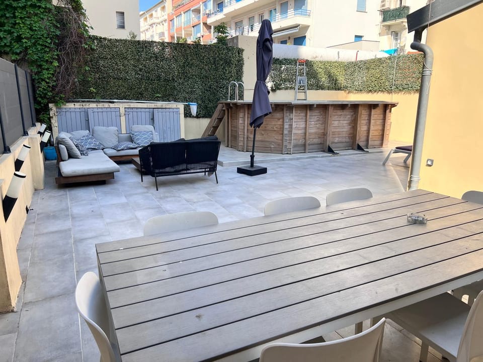 Patio, Balcony/Terrace, Living room, Dining area