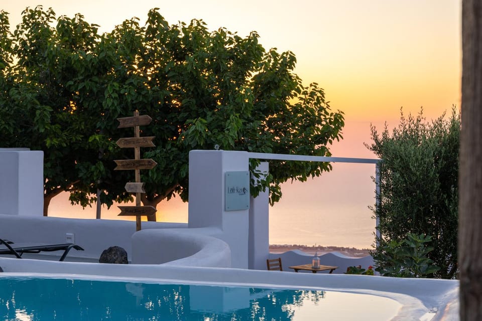 Loft Kaves Pool & Bar Suites Apartment in Santorini