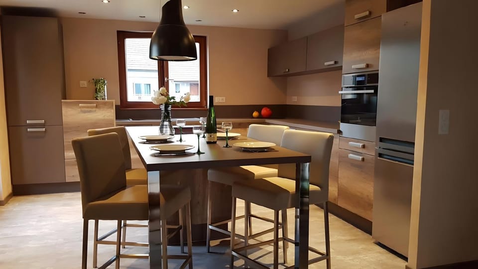 Property building, Kitchen or kitchenette, Living room