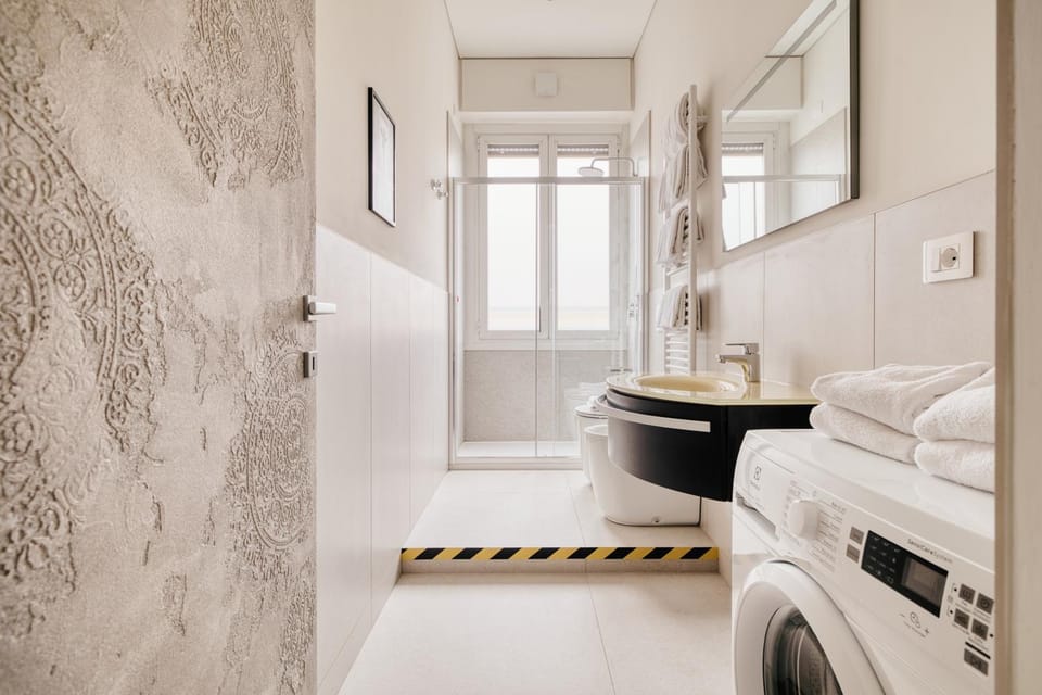 Bathroom, towels, washing machine