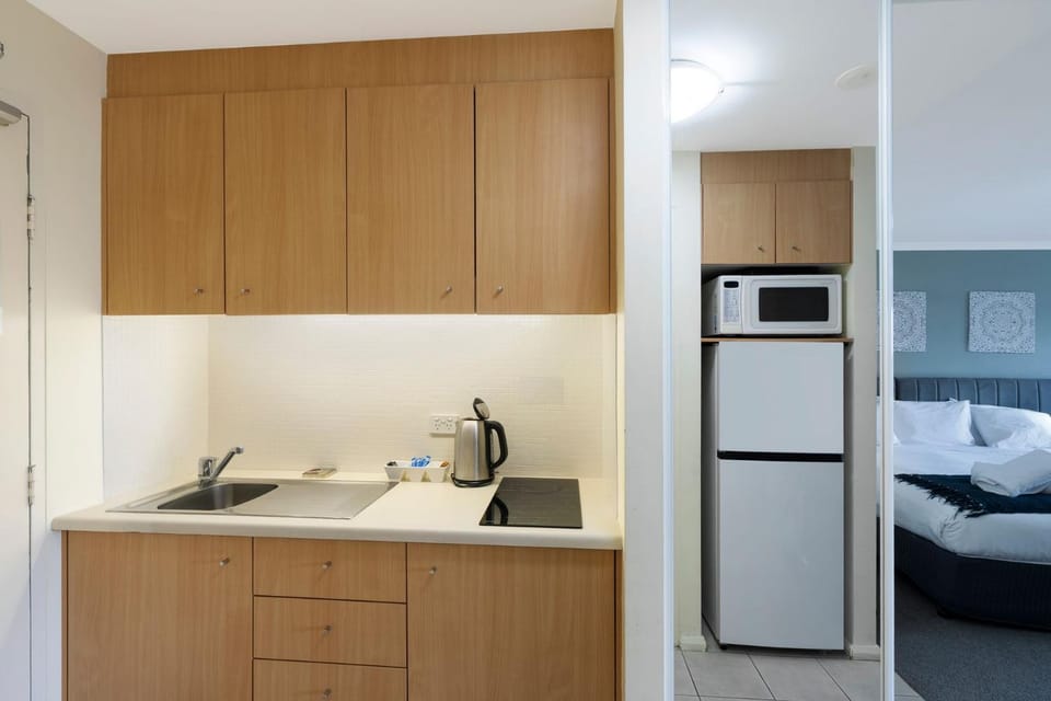 Sunny King Studio, Pool, Spa & Walk Everywhere Apartment in The Entrance