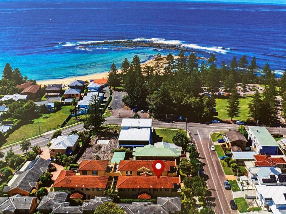 Walk to Beach - Boutique Beachside Townhouse House in Central Coast