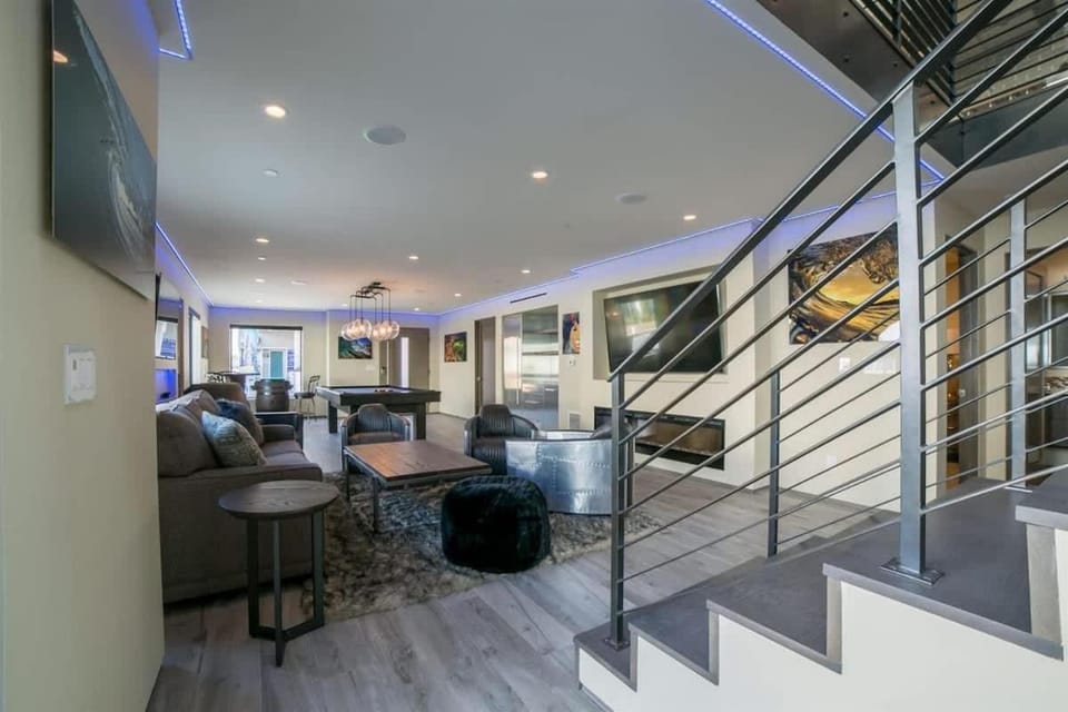 High End Luxury Near The Bay & Beach home House in Balboa Peninsula