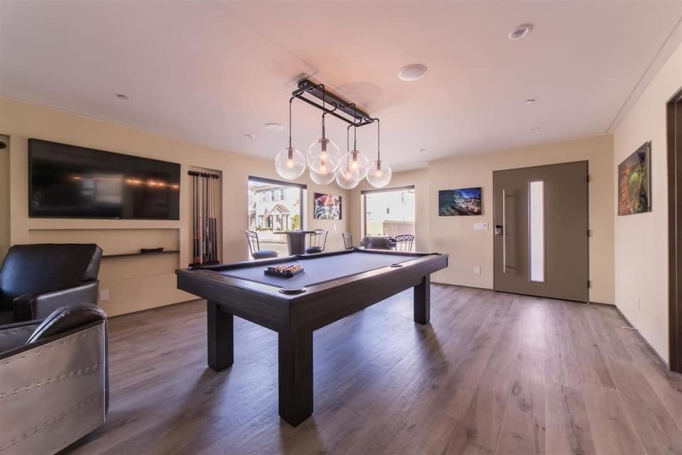 High End Luxury Near The Bay & Beach home House in Balboa Peninsula