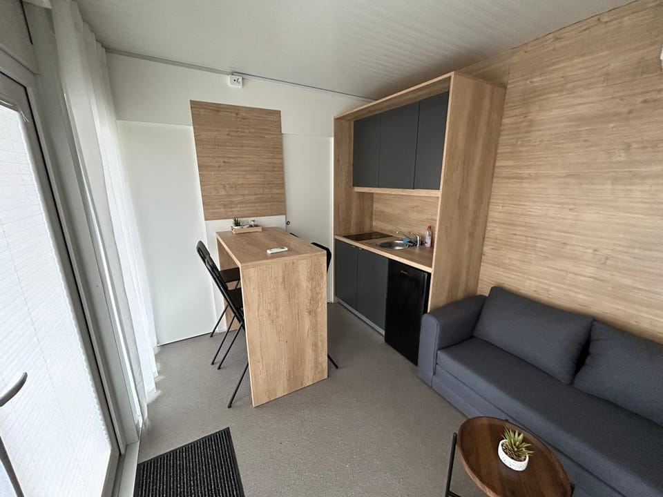Seating area, Dining area, kitchen