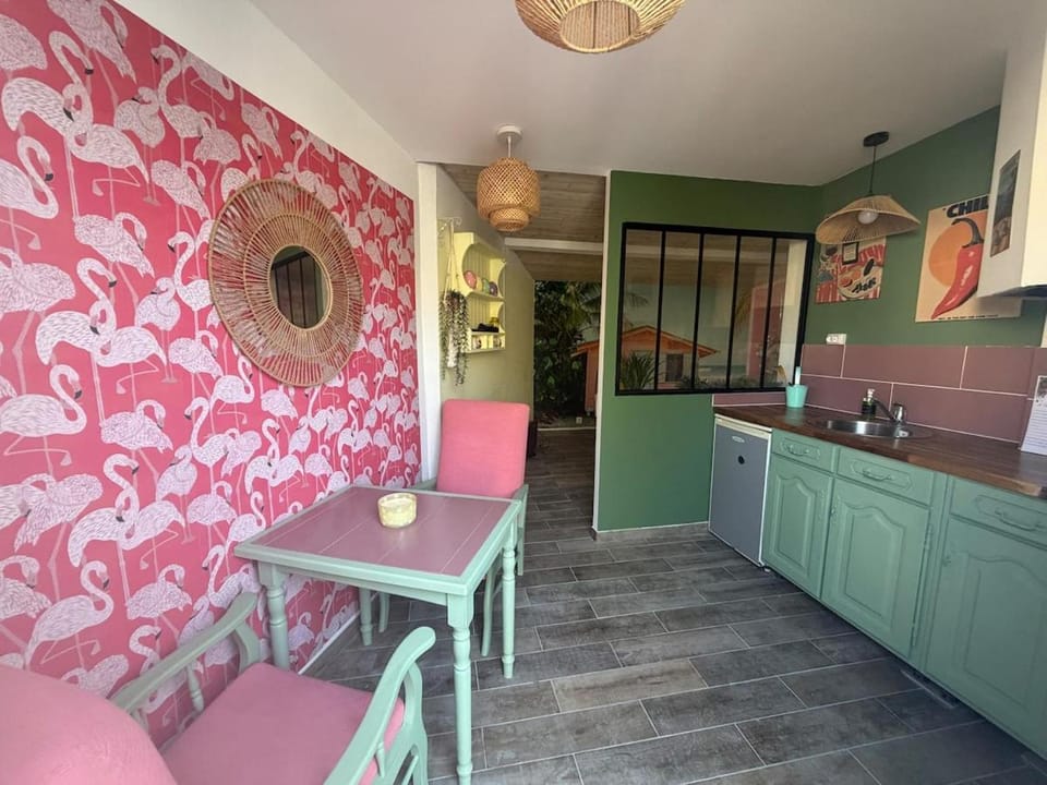 Dining area, kitchen