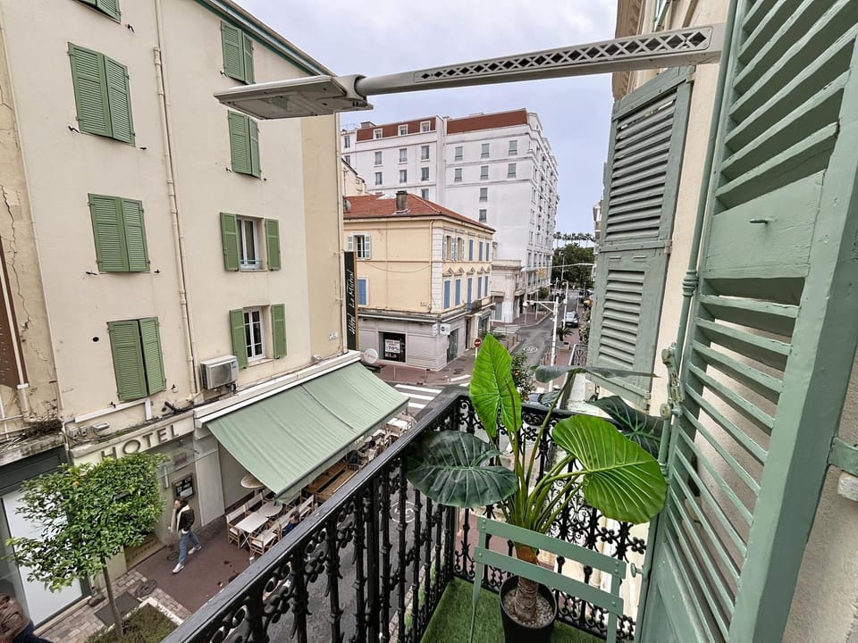 View (from property/room), View (from property/room), City view, City view