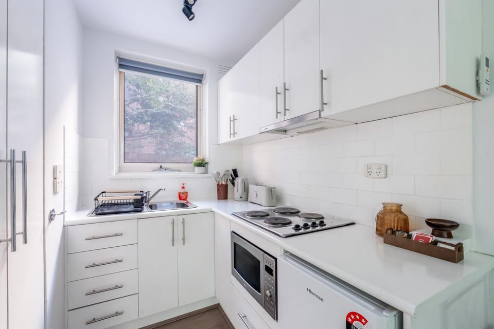 Kitchen or kitchenette, microwave, stove