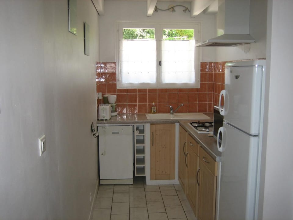Kitchen or kitchenette, dishwasher, oven, stove