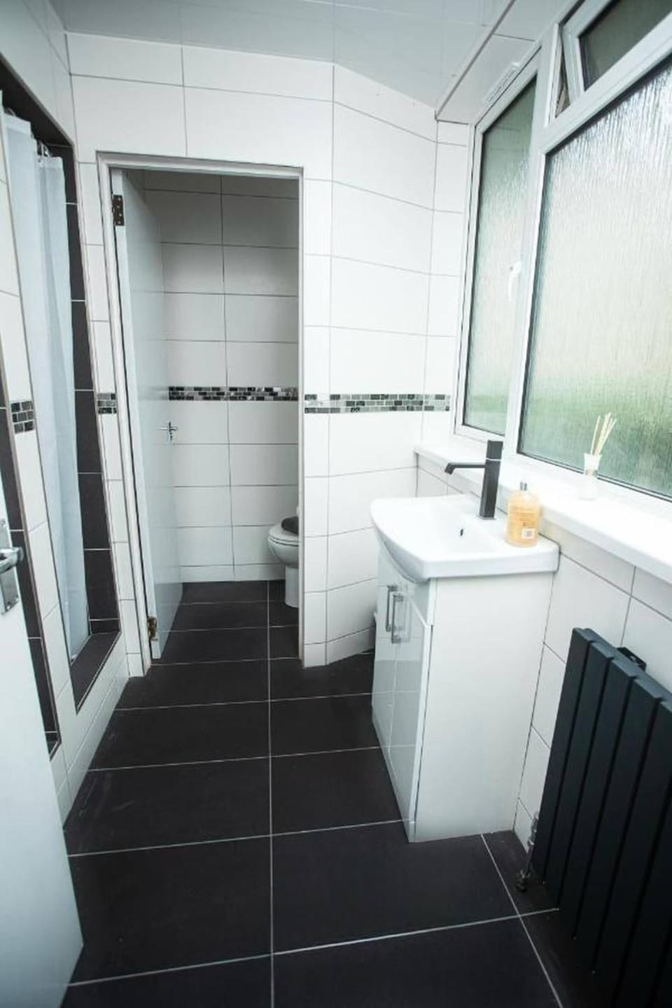 Spacious House Sleeps 10 -Near BikePark Wales -Central -Parking House in Wales